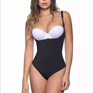 Never used - Vedette Shapewear - Underbust Bodysuit in Bikini Black